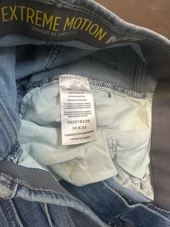 Lee Light Blue Extreme Motion Straight Fit Jeans - Picture 3 of 15